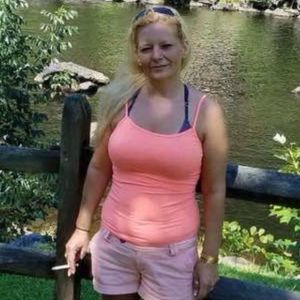 Meet your Posher, Leona